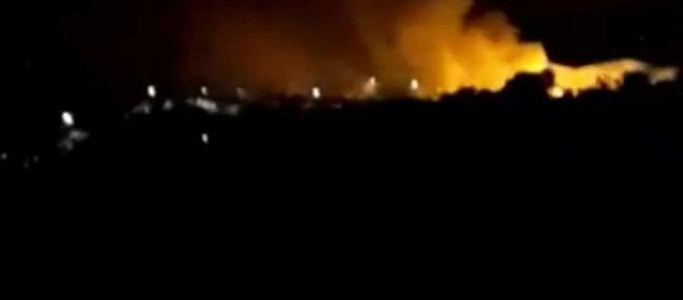 Φωτιά και επεισόδια στο καταυλισμό παράνομων μεταναστών της ΒΙΑΛ στη Χίο - Στις φλόγες περιπολικό της Αστυνομίας (upd)
